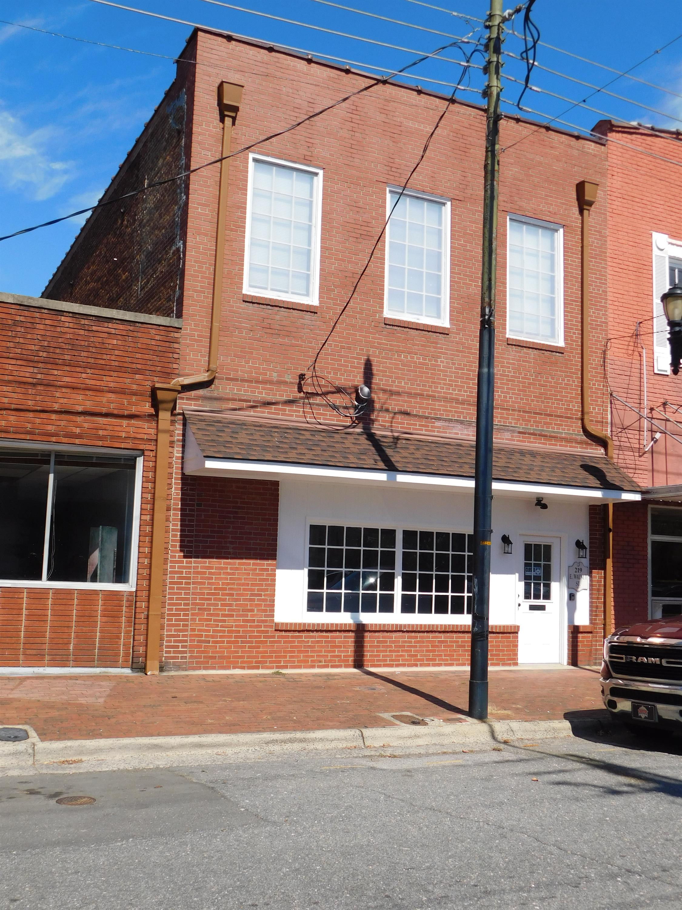 217 E Walnut St - 1